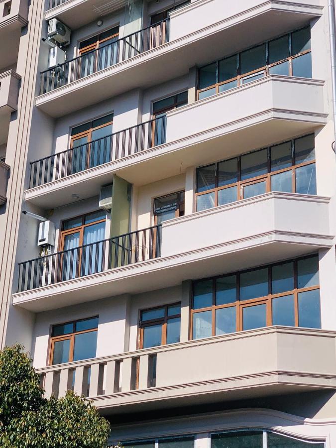 Downtown Batumi Apartment Esterno foto
